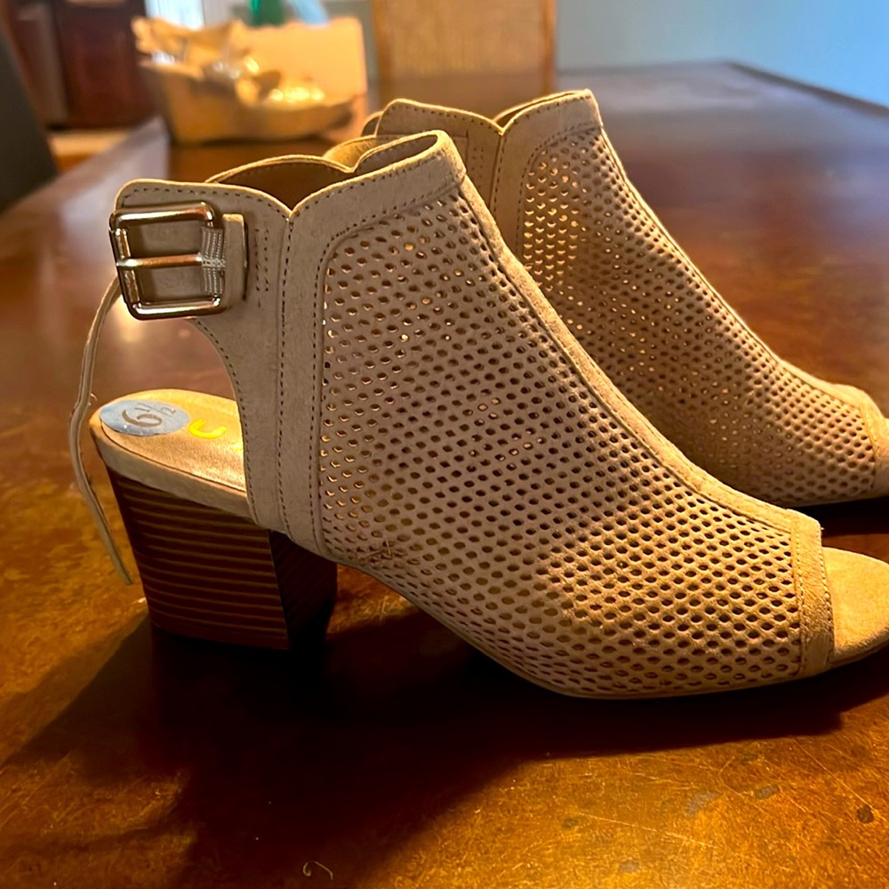 Mesh sandals